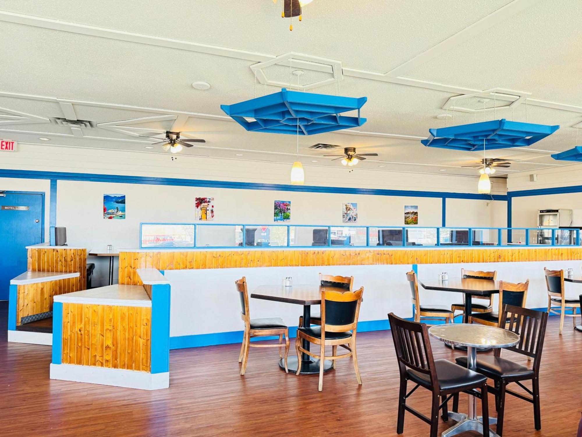 Hotel Ramada By Wyndham Dawson Creek Esterno foto