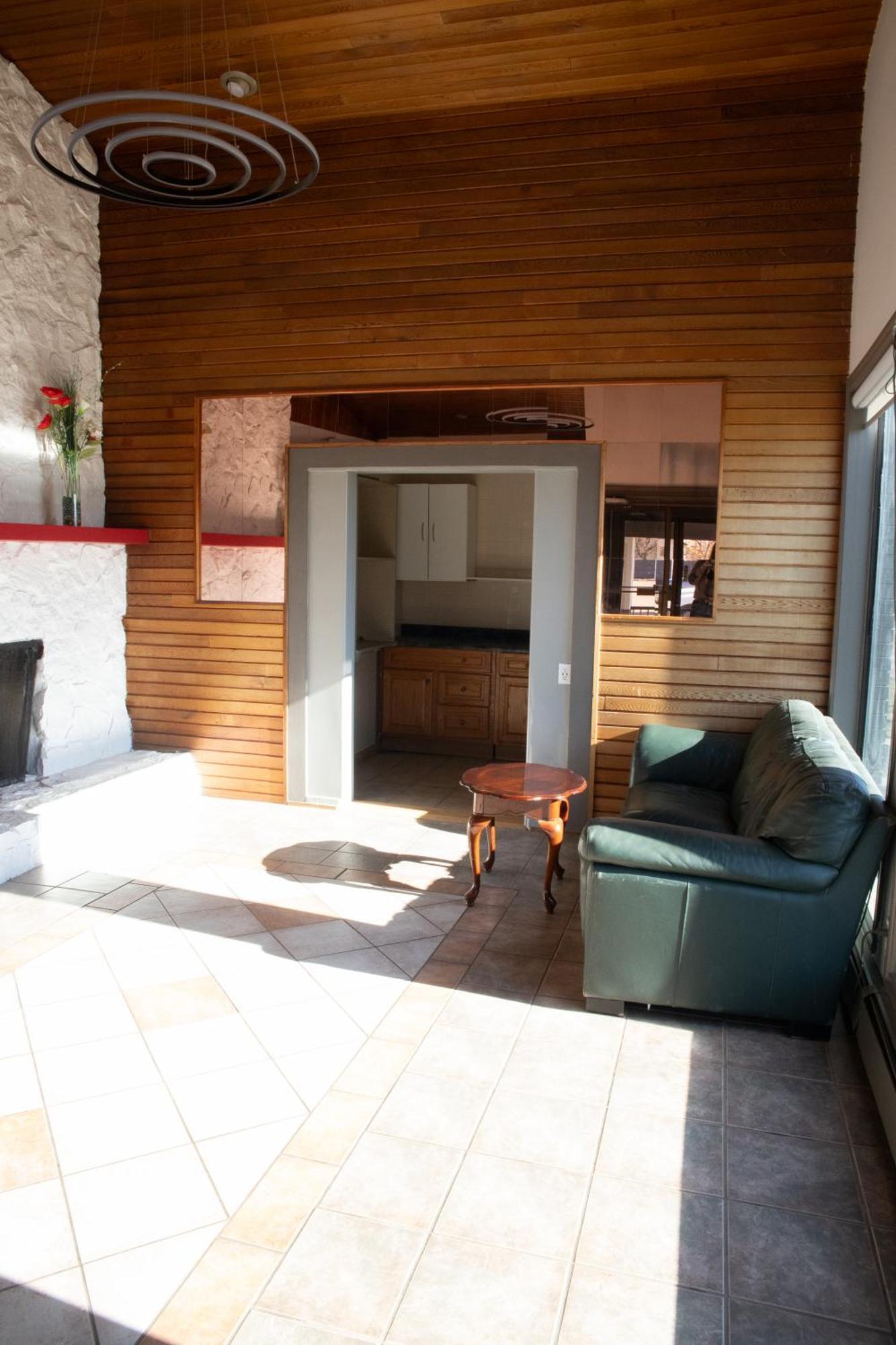 Hotel Ramada By Wyndham Dawson Creek Esterno foto