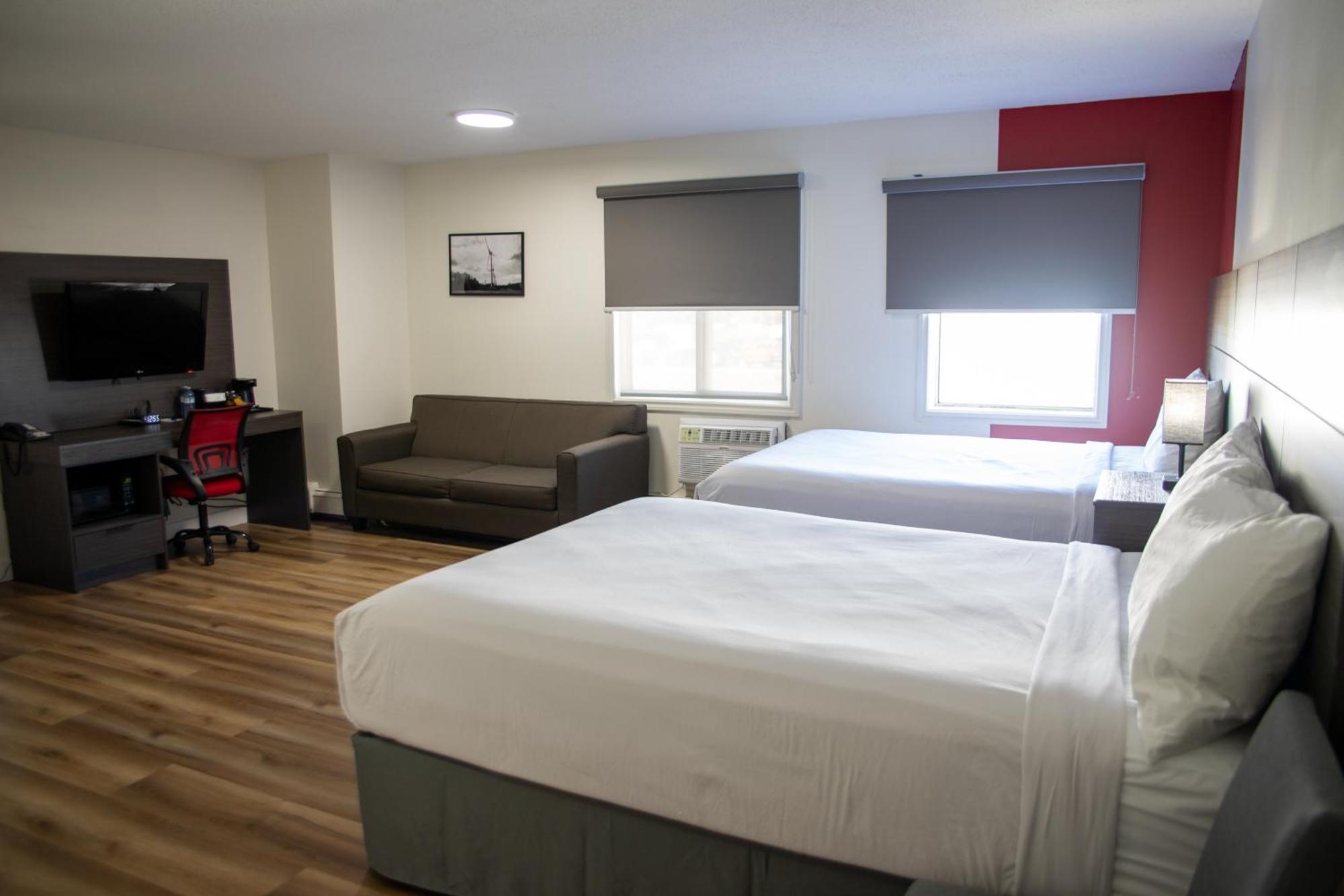 Hotel Ramada By Wyndham Dawson Creek Esterno foto