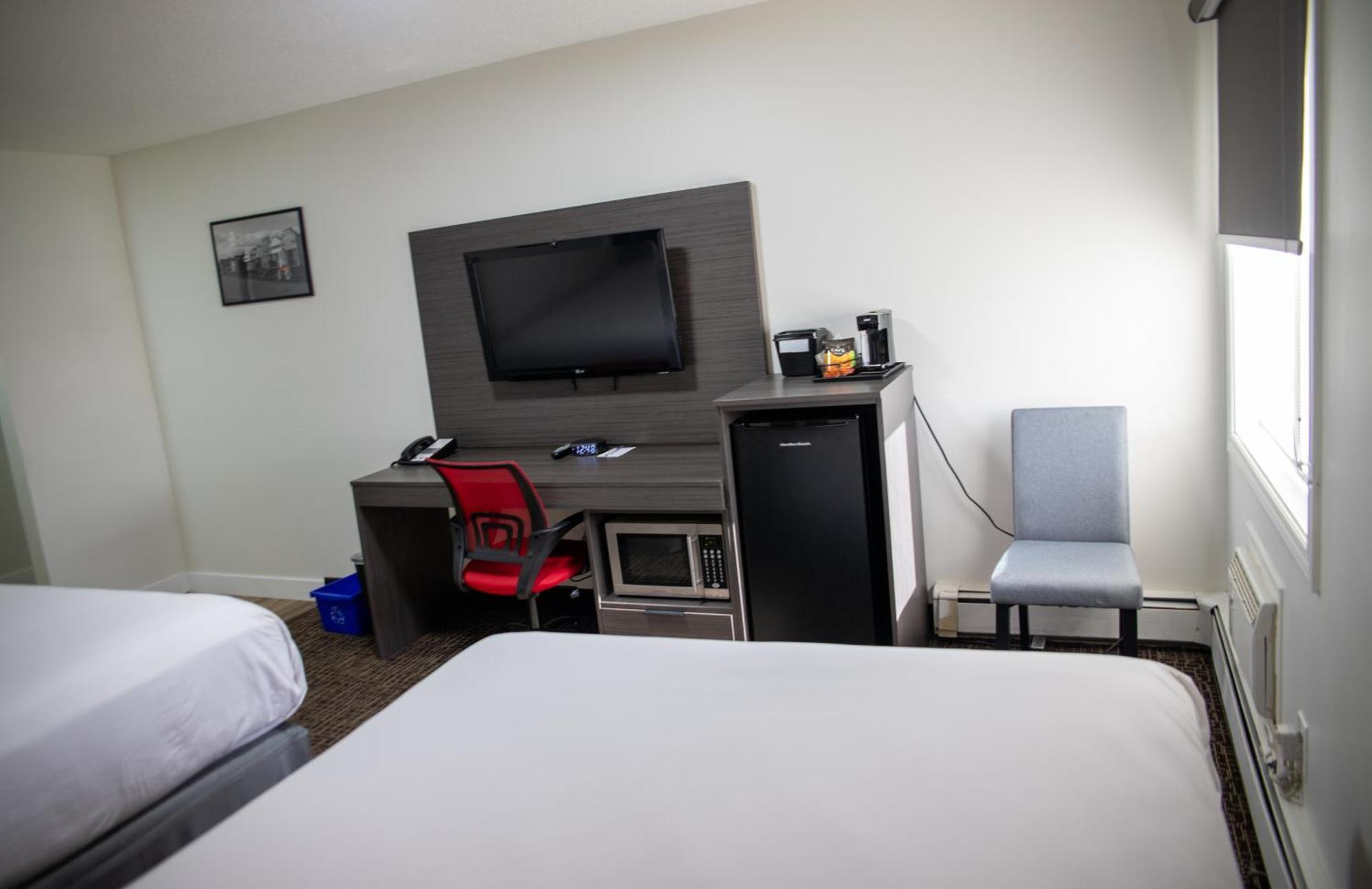 Hotel Ramada By Wyndham Dawson Creek Esterno foto
