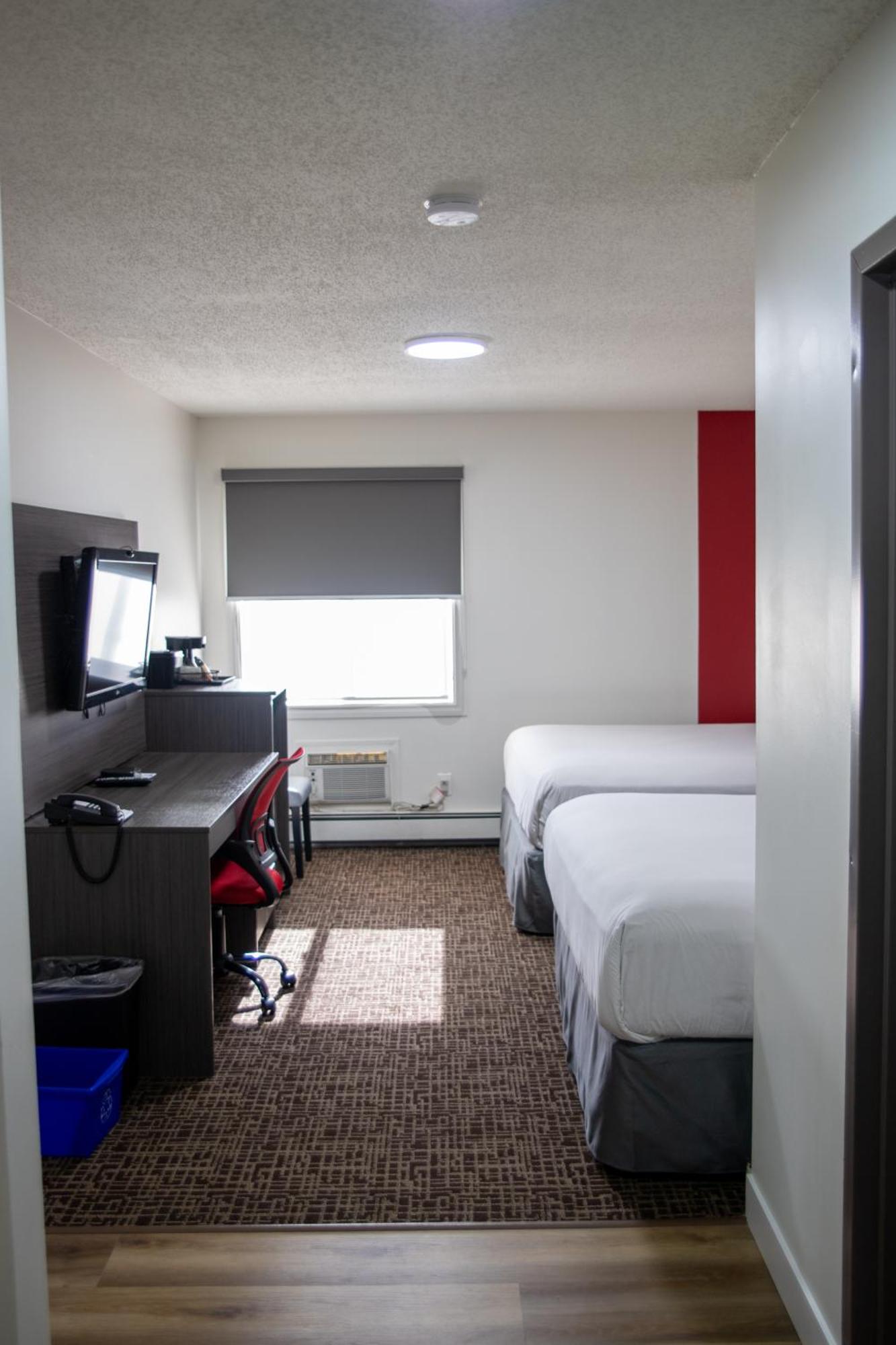 Hotel Ramada By Wyndham Dawson Creek Esterno foto