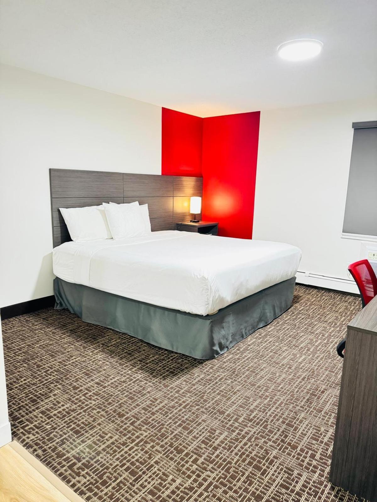 Hotel Ramada By Wyndham Dawson Creek Esterno foto