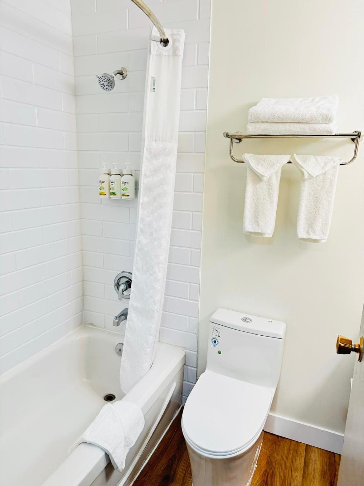 Hotel Ramada By Wyndham Dawson Creek Esterno foto