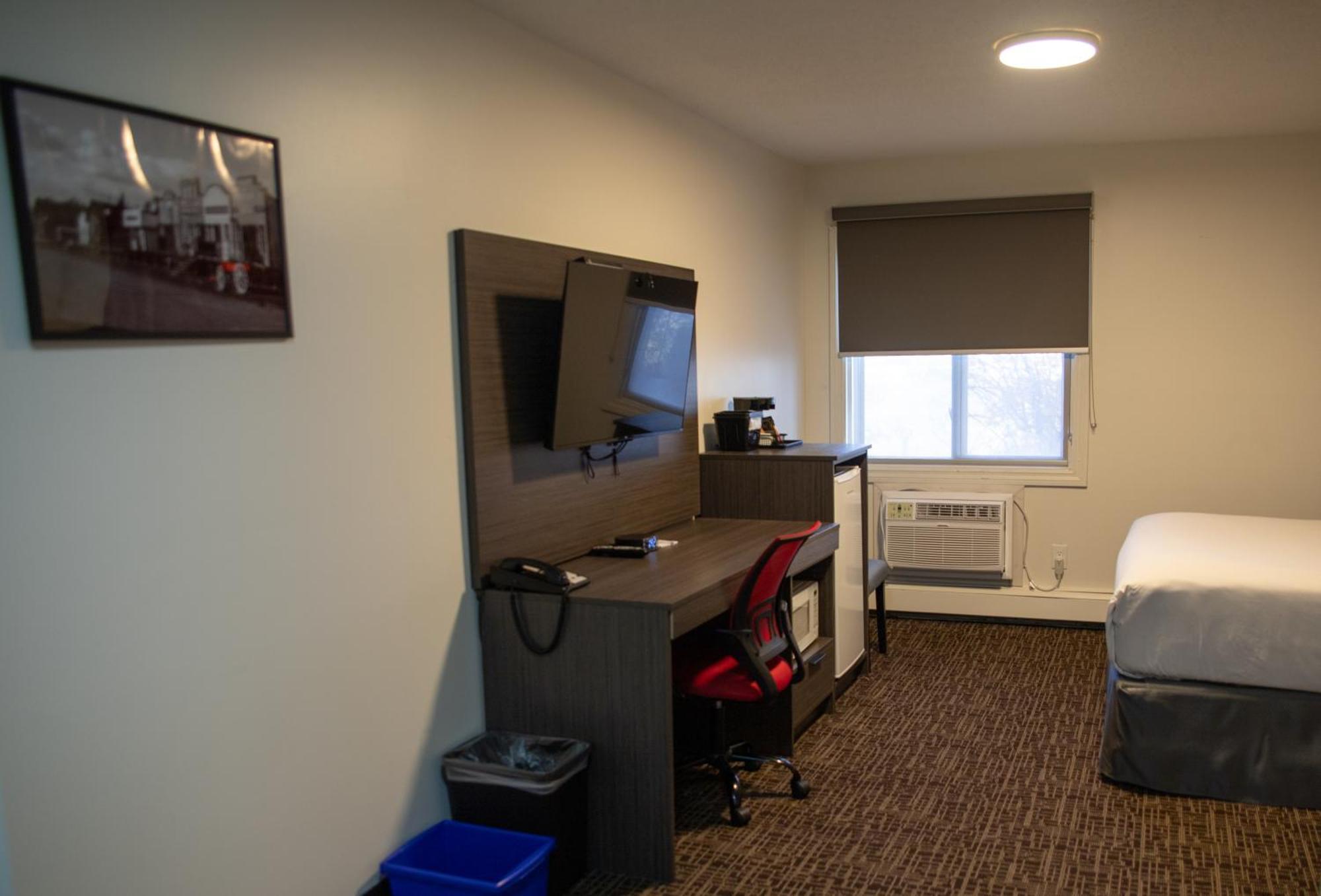 Hotel Ramada By Wyndham Dawson Creek Esterno foto