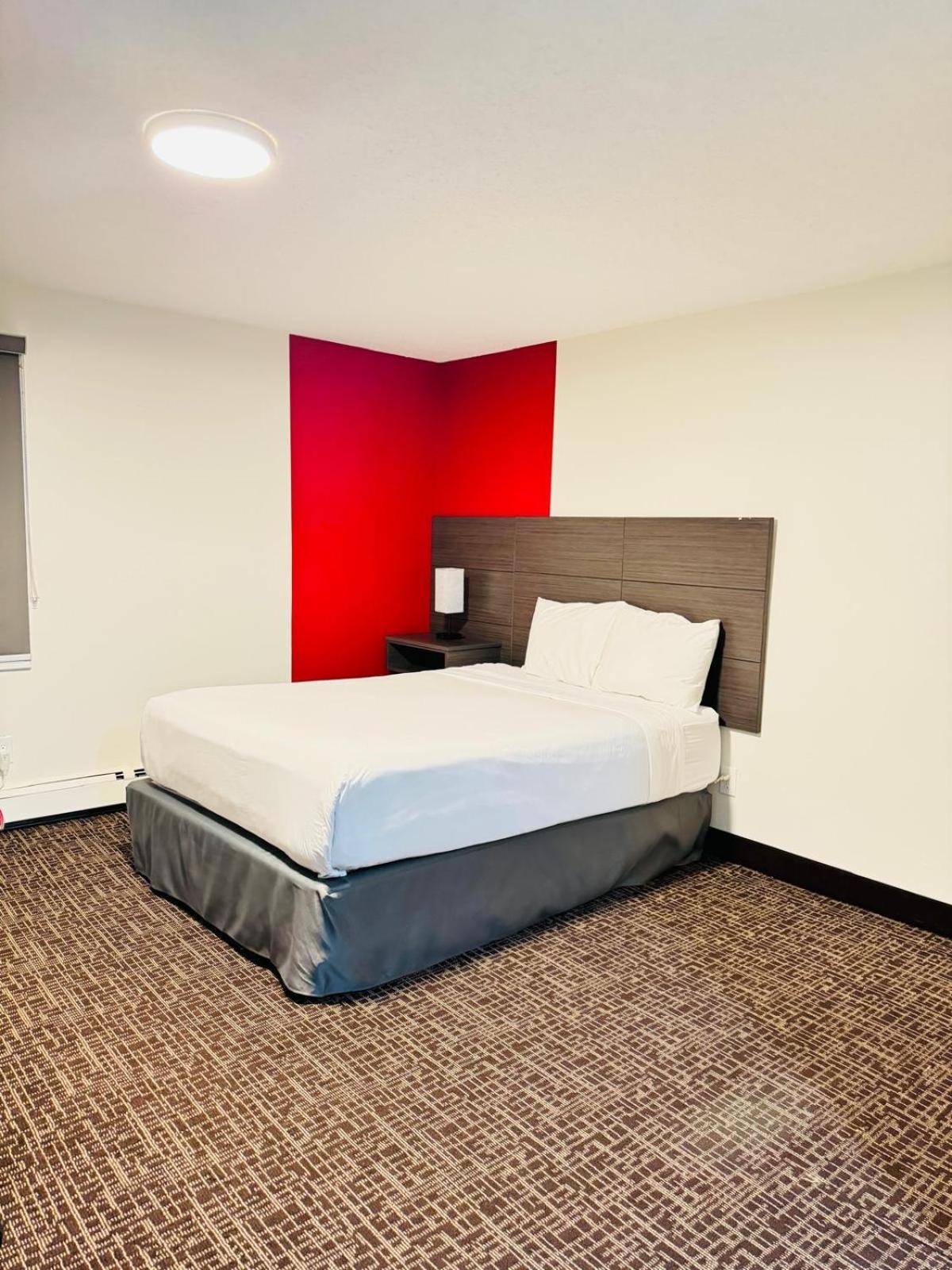 Hotel Ramada By Wyndham Dawson Creek Esterno foto