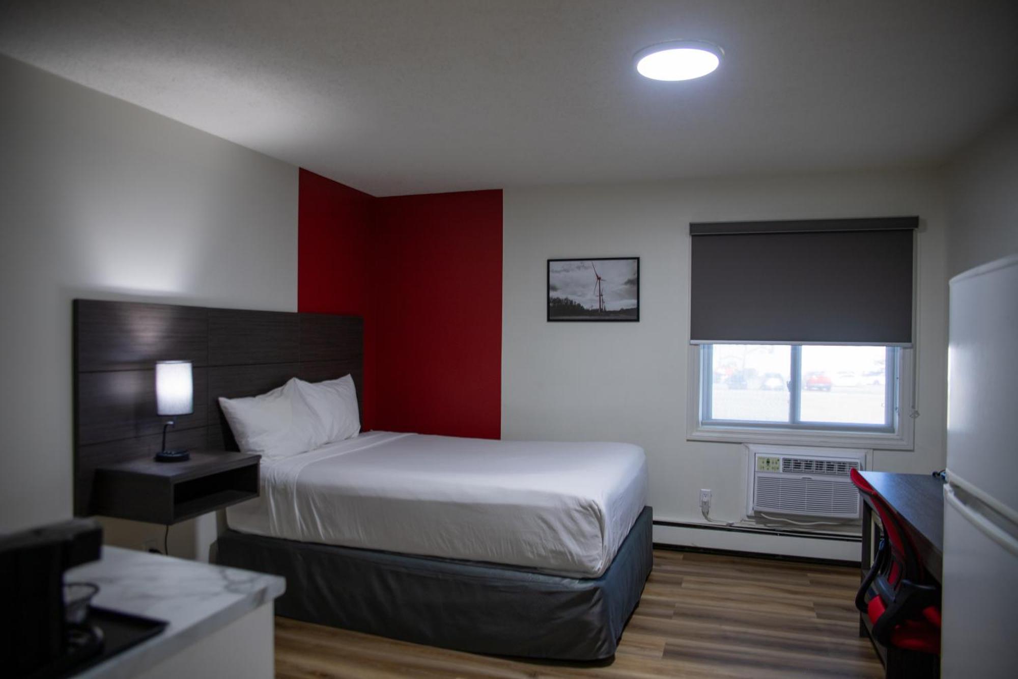 Hotel Ramada By Wyndham Dawson Creek Esterno foto