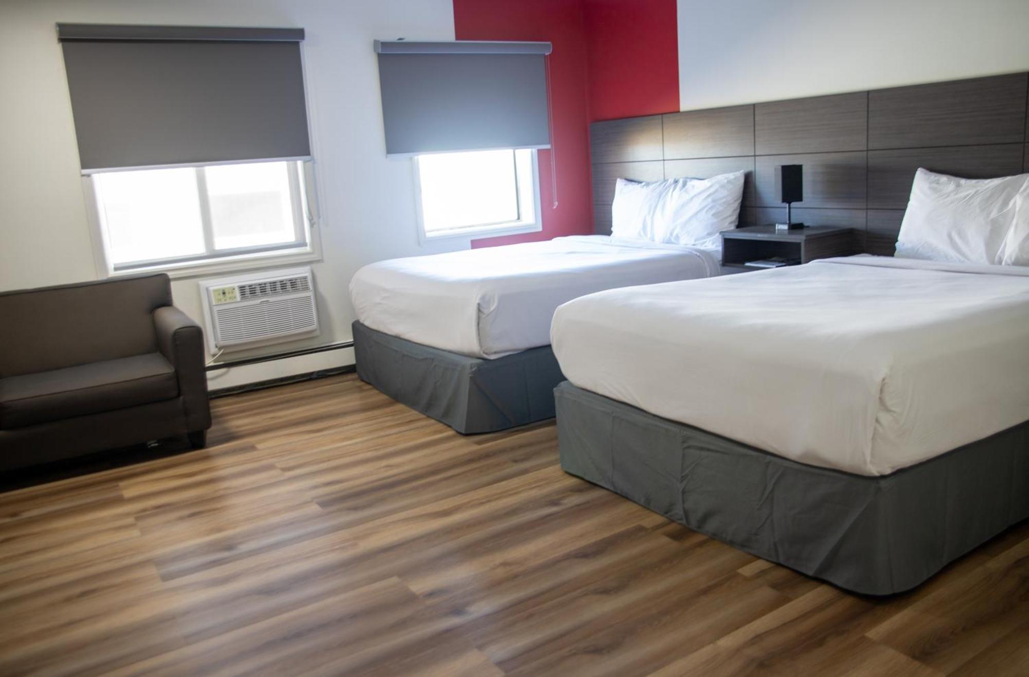Hotel Ramada By Wyndham Dawson Creek Esterno foto
