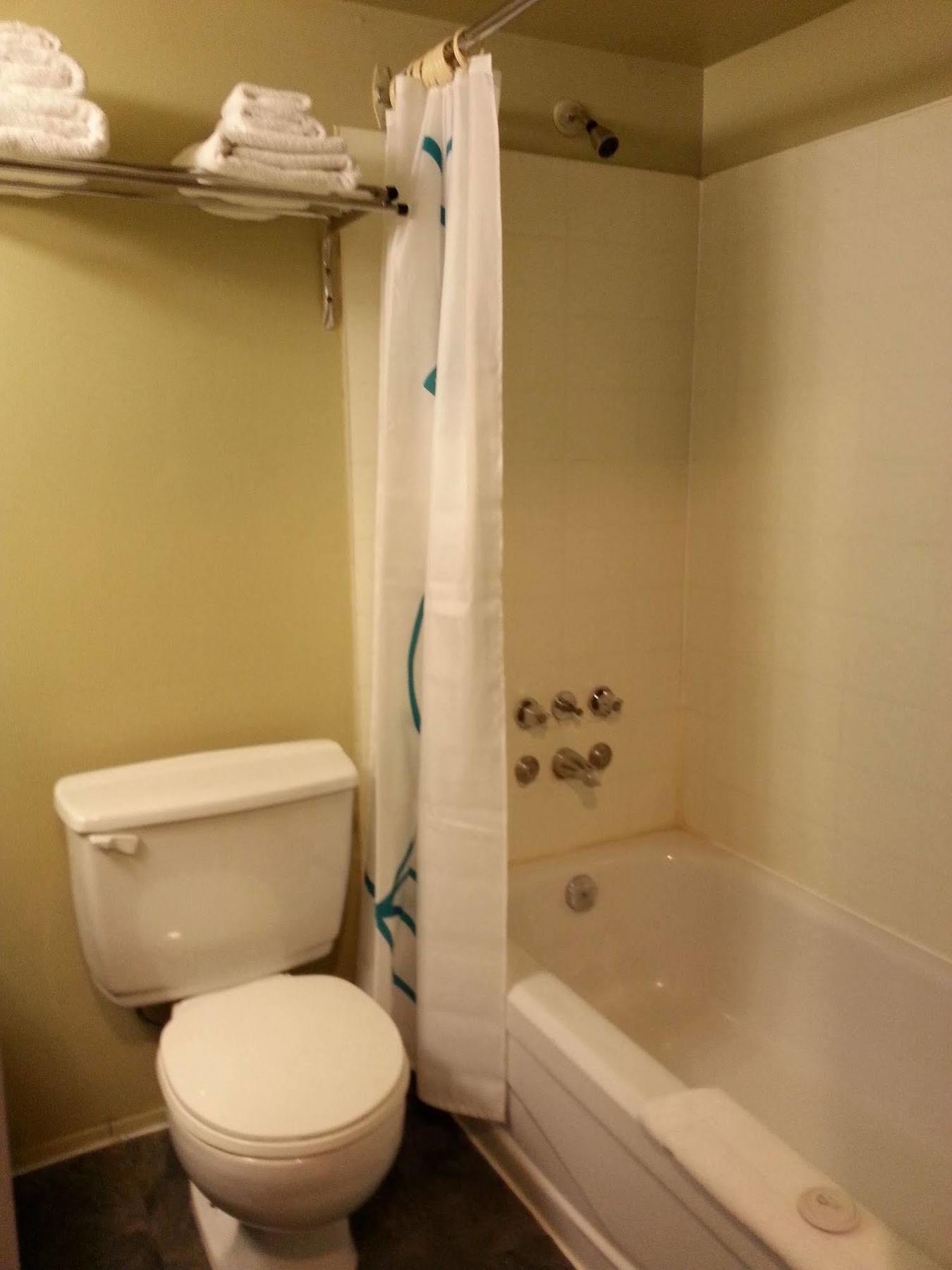 Hotel Ramada By Wyndham Dawson Creek Esterno foto