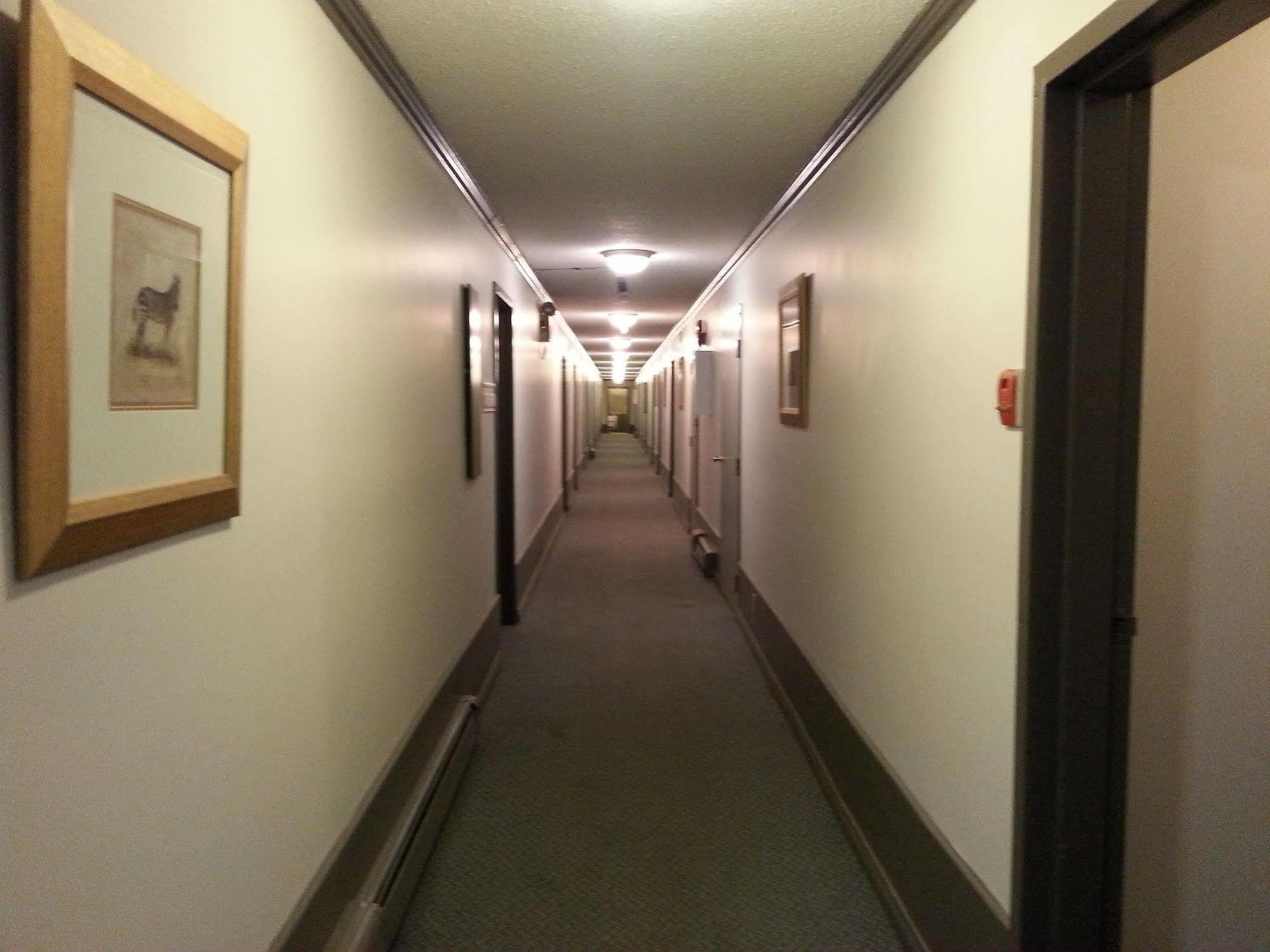 Hotel Ramada By Wyndham Dawson Creek Esterno foto